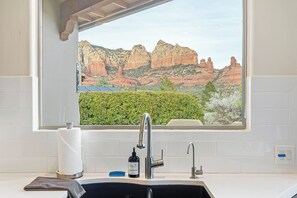 Interior - Experience luxury at Sedona Willow Villa—spacious 3BR home with stunning Red Rock views! (Sedona)
