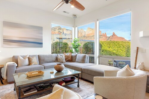 Experience luxury at Sedona Willow Villa—spacious 3BR home with stunning Red Rock views!
