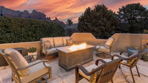 An outdoor patio with a fire feature, seating, and a view of mountains. - Experience luxury at Sedona Willow Villa—spacious 3BR home with stunning Red Rock views! (Sedona)