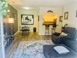 Living area - Spacious Downtown Apartment w/patio. (Norfolk)