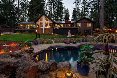 Mountain Family Resort•Pool•Hot Tub•Games•3 Decks•Events Separate Cost