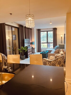 Smart-TV, Kamin, DVD-Player