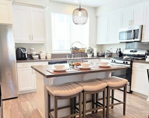 Micro-ondes, four, plaque de cuisson, lave-vaisselle