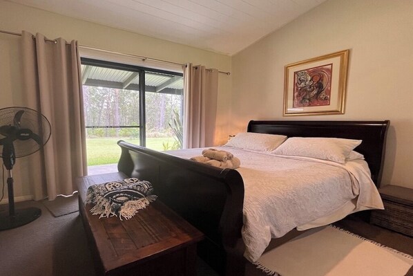 2 bedrooms, iron/ironing board, Internet, bed sheets