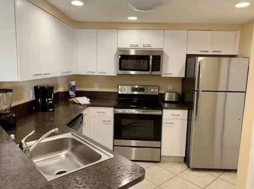 Resort with 1 bedroom and AC in wonderful garden city of Weston