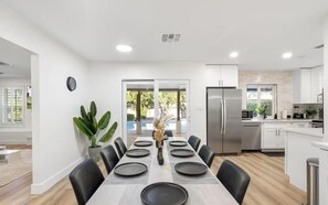 Dining - Beautiful 4BD house w Heated Pool & Hot Tub near Downtown Scottsdale (Scottsdale)