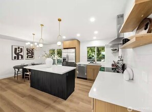 Private kitchen - Cozy, Comfortable Retreat Near Seattle (Renton)