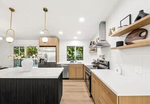 Private kitchen - Cozy, Comfortable Retreat Near Seattle (Renton)