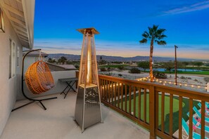 Terrace/patio - Golf, Lake & Mountain Views, Pool, Spa, BBQ, Games (Indio)