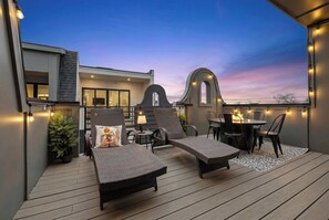 Outdoor dining - Broadway Honky Tonk Haven w/ Karaoke Stage! (Nashville)