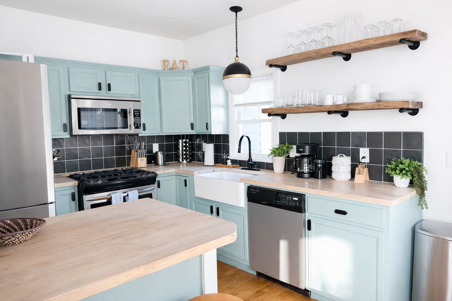 Mikrowelle, Ofen, Herdplatte, Geschirrspüler