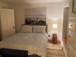 WiFi, bed sheets - Cozy and beautiful 1-bedroom apt on quaint pedestrian street with central AC (Philadelphia)