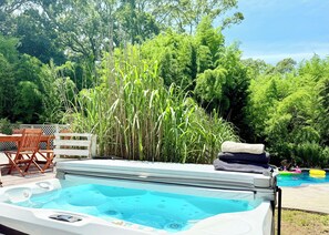 Outdoor spa tub - Near the Hamptons - Private Pool, Jacuzzi Retreat (Calverton)