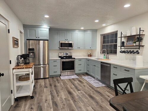 Stylish Renovated Retreat Near Skiing, Dining & Downtown Salt Lake