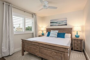 Iron/ironing board, WiFi, bed sheets - Steps to the Shore – Top Floor 1BR - Unit 6 (Oceanside)
