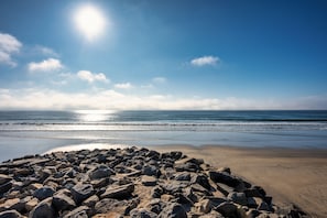 Beach - Steps to the Shore – Top Floor 1BR - Unit 6 (Oceanside)
