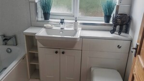 Shared Dormitory, 1 Bedroom, Smoking | Bathroom - Room-relax in This Charming Rushden Retr (Rushden)