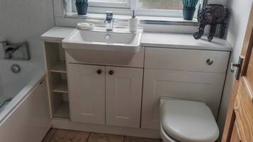Shared Dormitory, 1 Bedroom, Smoking | Bathroom