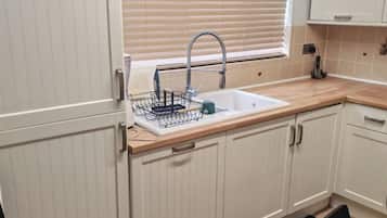 Shared Dormitory, 1 Bedroom, Smoking | Private kitchen