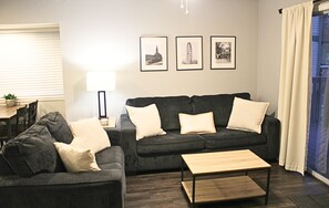 Smart TV, fireplace, books - Branson Condo next to Silver Dollar City (Indian Point)