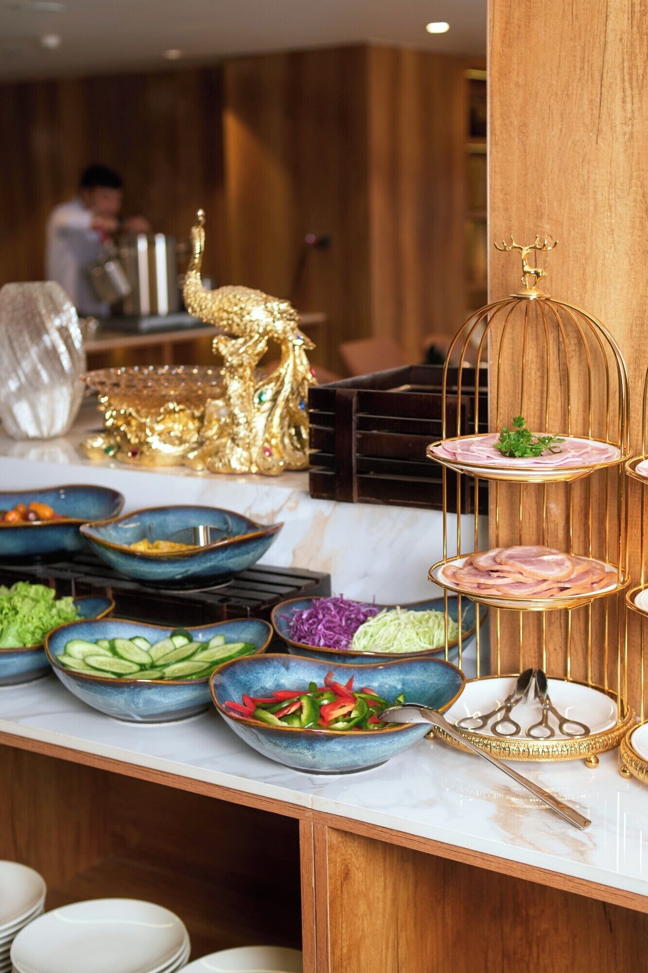 فطور من الأطباق المحلية مجانًا يوميًا