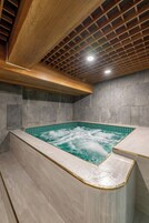 Indoor spa tub