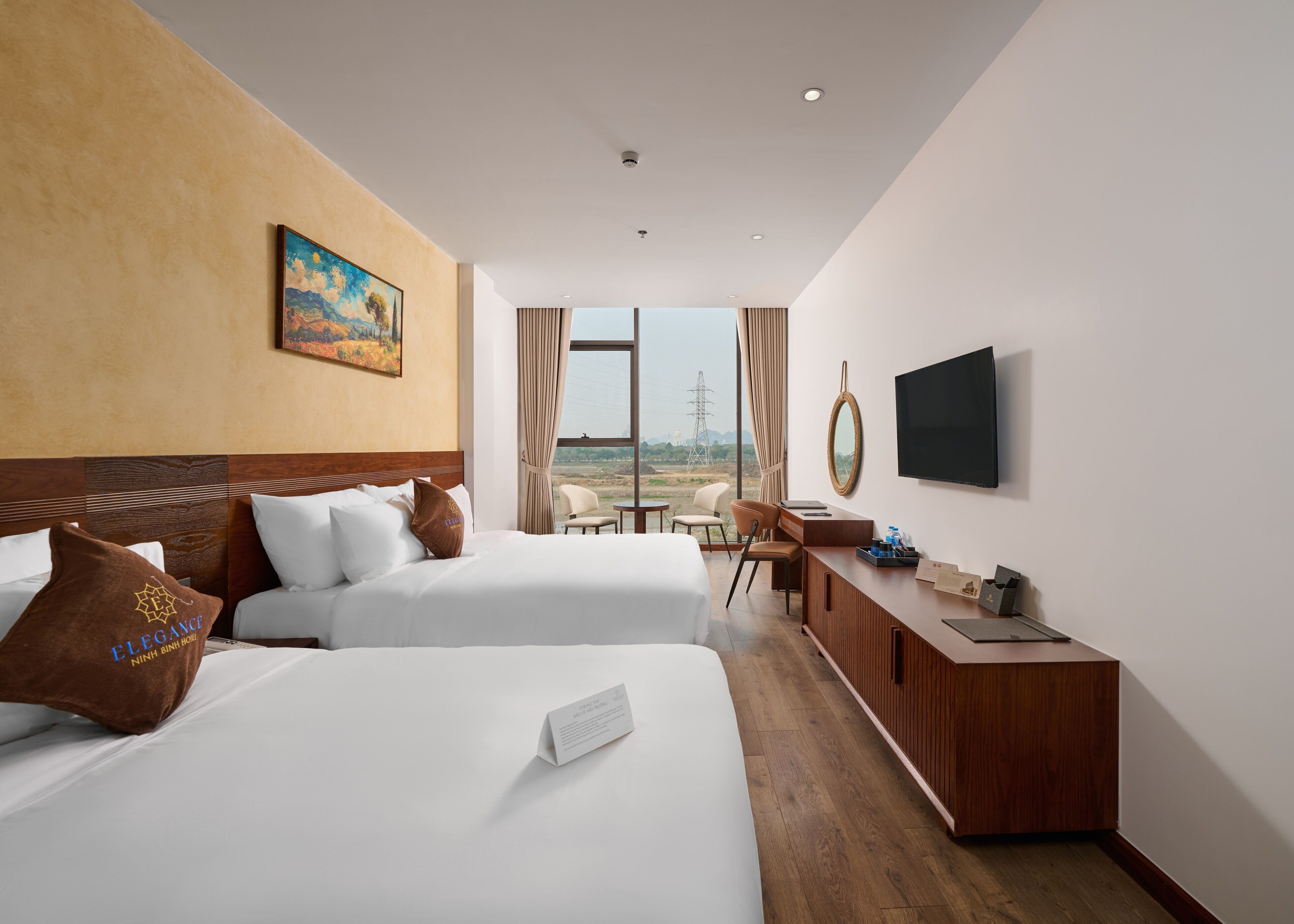 Executive Lake View Room | Minibaari, tallelokero huoneessa, työpöytä