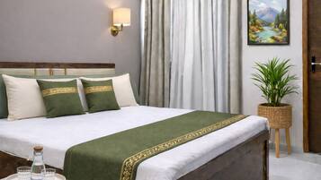 Suite Bisnis | Seprai premium, selimut bulu angsa, busa memori, dan tirai kedap cahaya