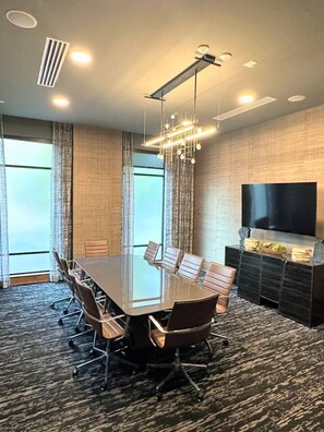 Meeting facility - The Panorama Haven | Bright 3BR Luxury in Buckhead (Atlanta)
