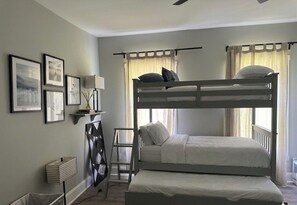 Iron/ironing board, WiFi, bed sheets - Terrific 4-bedroom house in charming West Point (West Point)