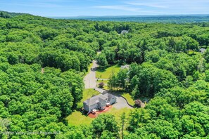 Exterior - Spacious 7-bedroom country house in perfect Kingston retreat (Kingston)