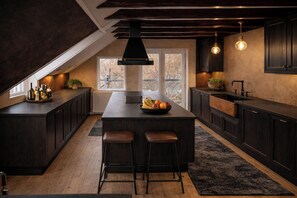 Private kitchen - Crimson Autumn - Nordic Suite (Aalborg)
