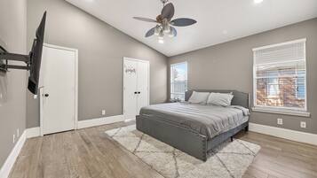 4 bedrooms, iron/ironing board, Internet