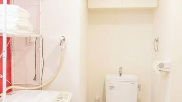 Apartment, Non Smoking | Bathroom