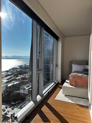 Interior - 2-bedroom apartment in delightful Seattle with cool AC breeze (Seattle)