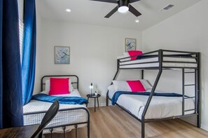 Apartment | 3 bedrooms - Your Inner-city Sanctuary 3BR 2BA Near Riverwalk (San Antonio)