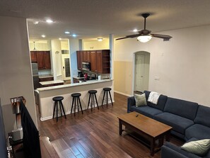 TV connectée, table de tennis de table