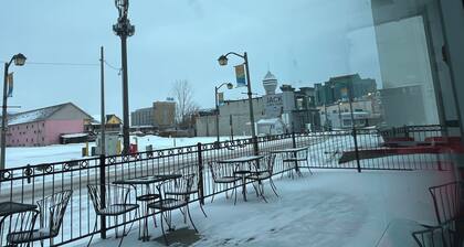 Niagara Retreat Cottage style by the Falls with loft setting for you to enjoy