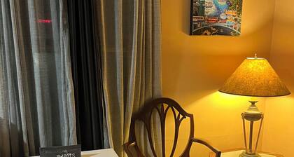 Niagara Retreat Cottage style by the Falls with loft setting for you to enjoy