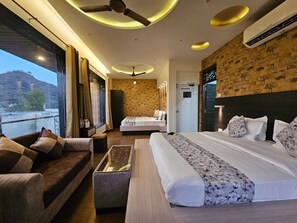 ห้องแฟมิลี่สำหรับสี่ท่าน, ระเบียง, วิวเมือง | Wi-Fi ฟรี