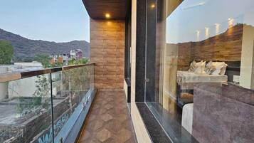 Firemannsrom – familie, fjellutsikt | Balkong