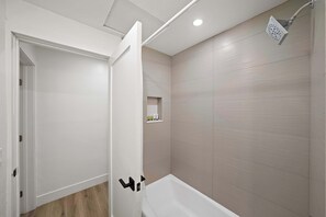 Shower, hair dryer, towels - Explore South Park from 2-Story Home Sleeps 8 (San Diego)