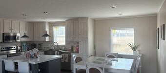 Tranquil 3-bedroom farmhouse with AC in pleasant Port Royal