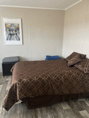 WiFi, bed sheets