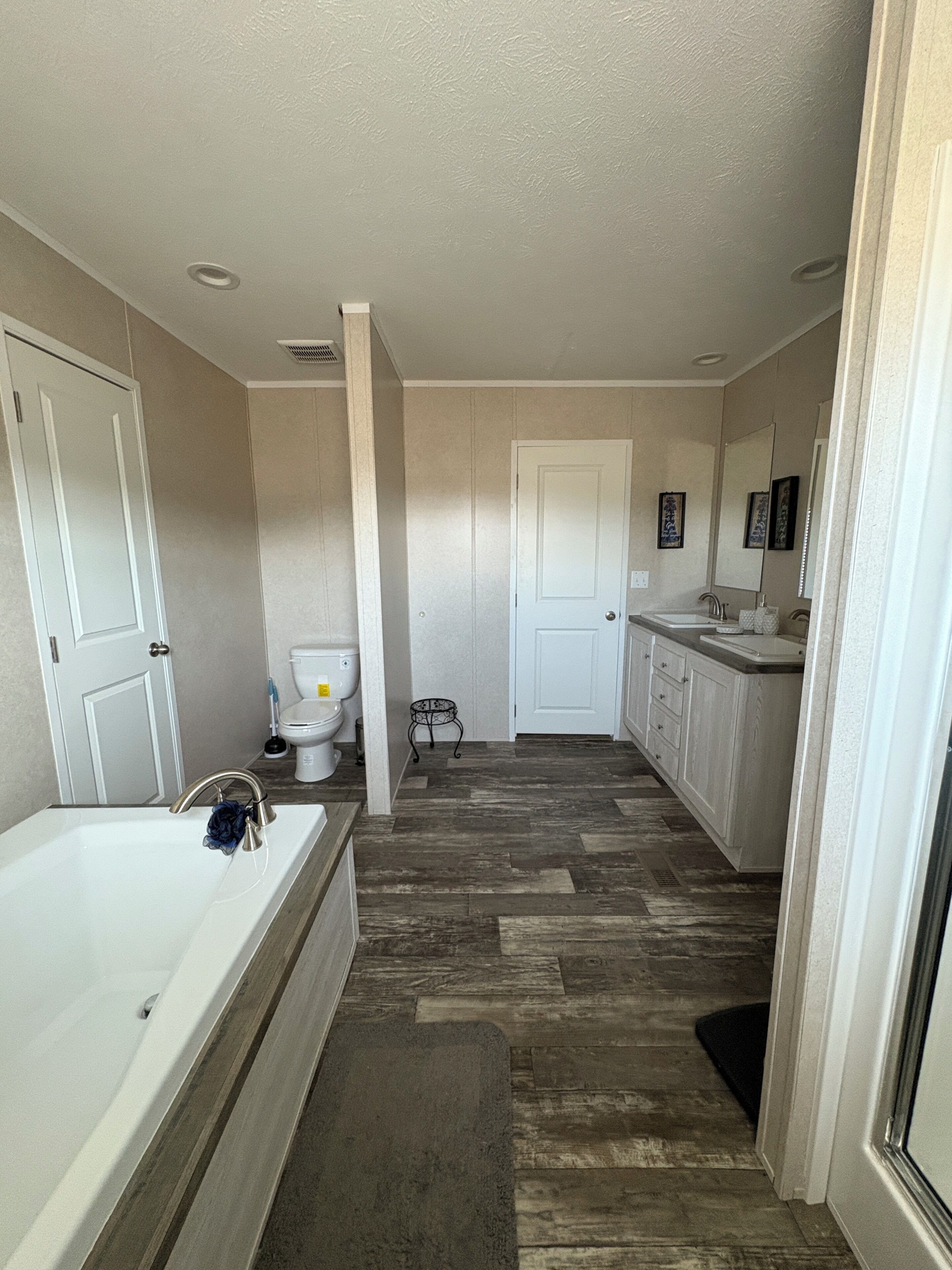 Serviettes fournies, savon, papier toilette