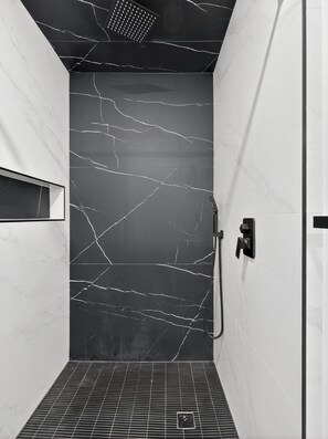 Toallas, jabón, papel de baño 