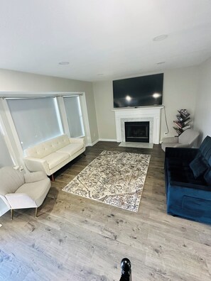 Smart TV, books - Cozy house, feel at home, quiet and safe neighborhood (pet-friendly) (West Valley City)