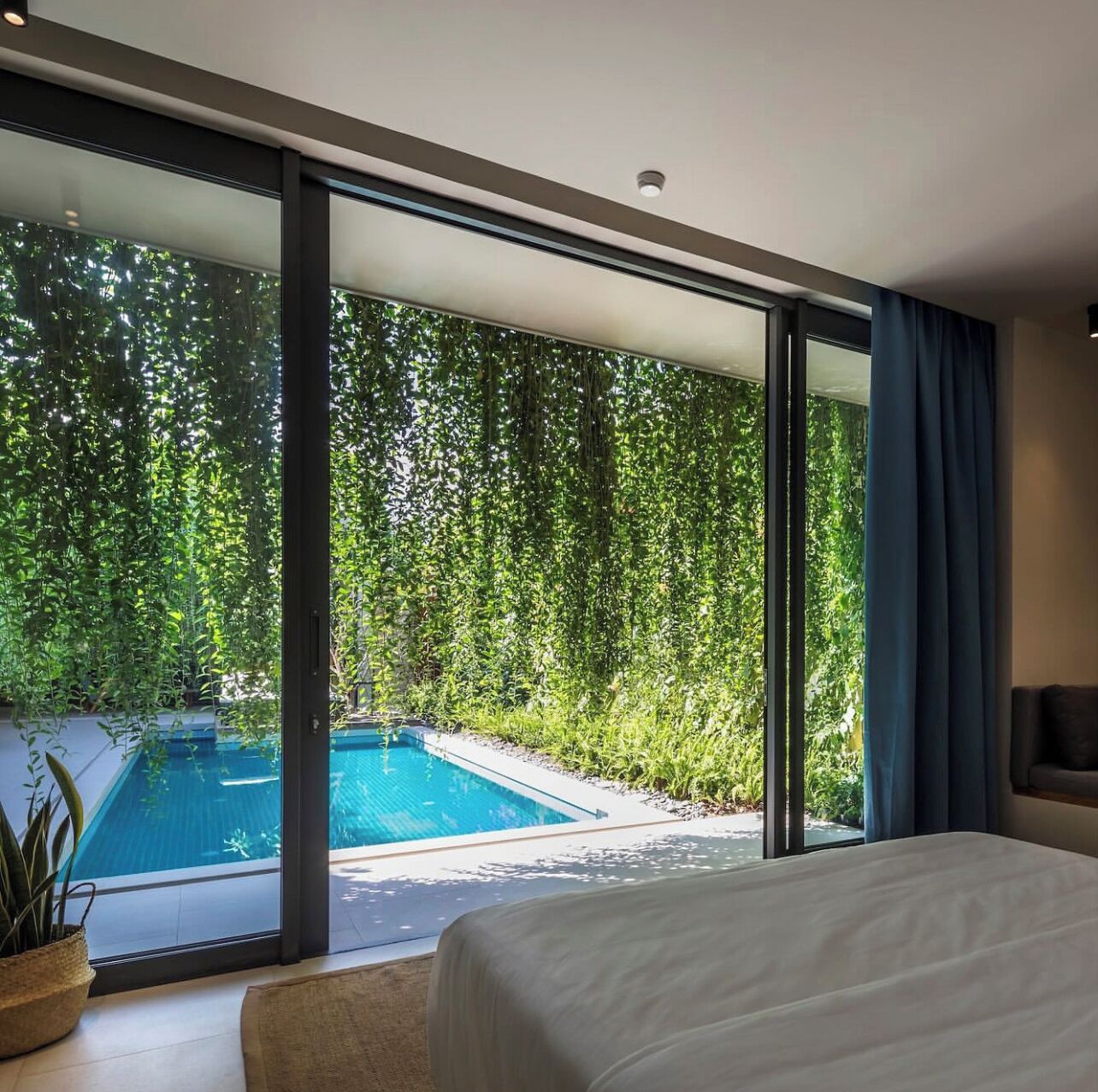 セーフティボックス (室内)、アイロン / アイロン台、WiFi (無料)