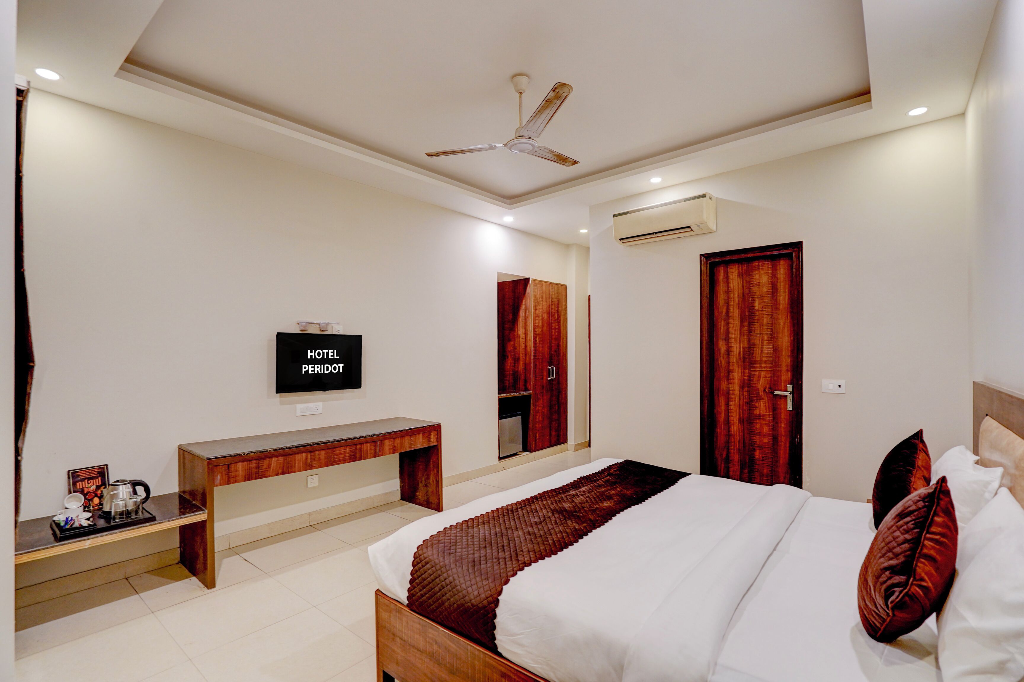 Deluxe Double Room, City View | In-room safe, desk, laptop workspace, blackout curtains