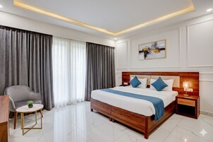 Chambre Triple Luxe | Coffres-forts dans les chambres, bureau